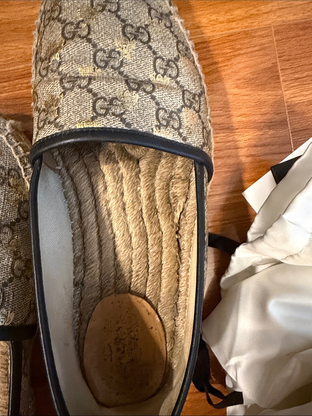 Gucci Womens Beige and Black GG Bee Espadrille - Picture 9 of 9